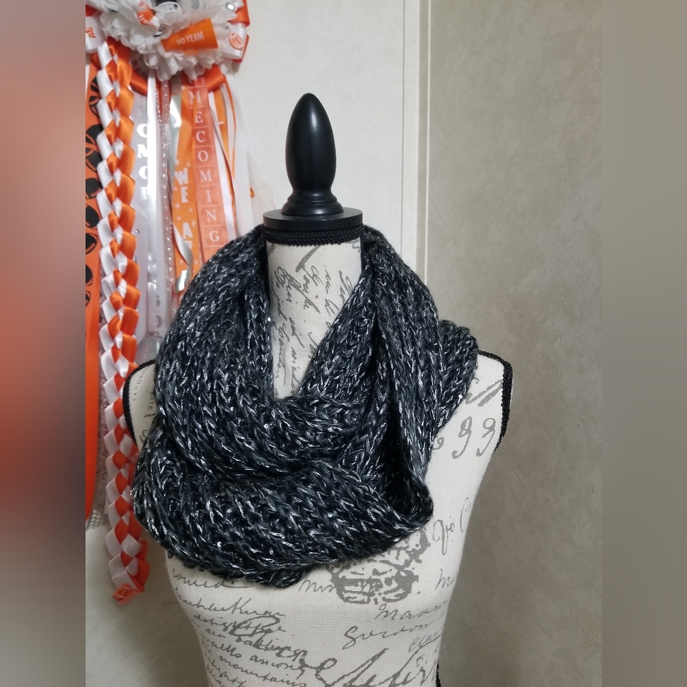 Bundle Scarfs🧣 - Picture 2 of 2